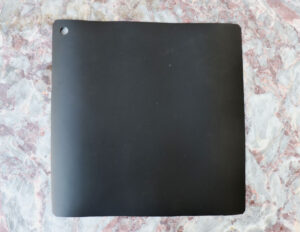 Scratch-resistant cutting mat