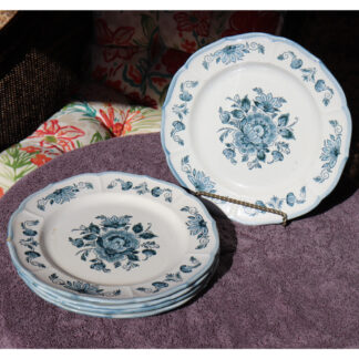 set of metlox COLONIAL GARDEN BLUE dinner plates